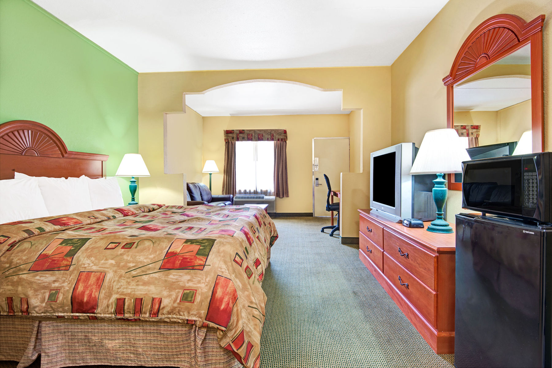 Fine-Looking Standard King Room 